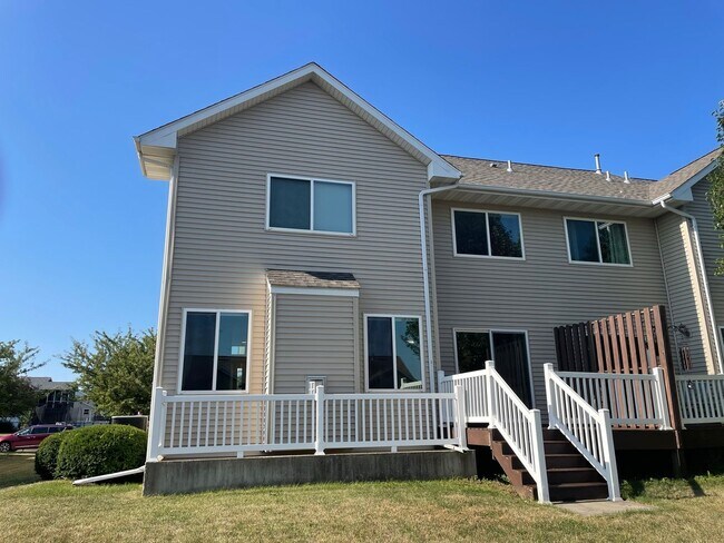 Foto del edificio - Available NOW! Spacious 4 Bedroom, 3-1/2 Bath Home in North Liberty with big back yard!!!