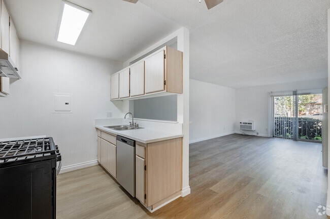 1BR, 1BA - 561SF - Kitchen - Casa Patrina Apartments