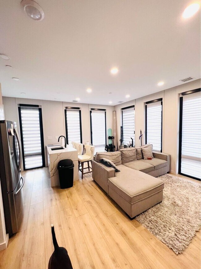 Foto del edificio - 157 W 9th St