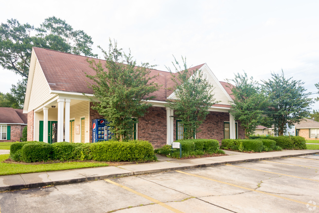 Primary Photo - Bougainvilla Apartments