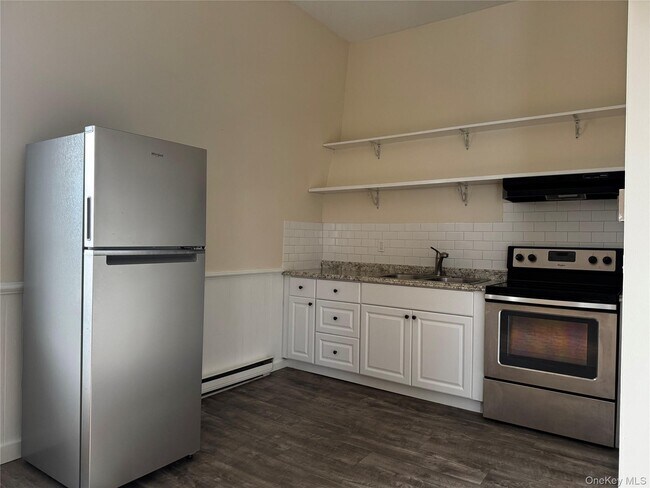 Building Photo - 24 Front St