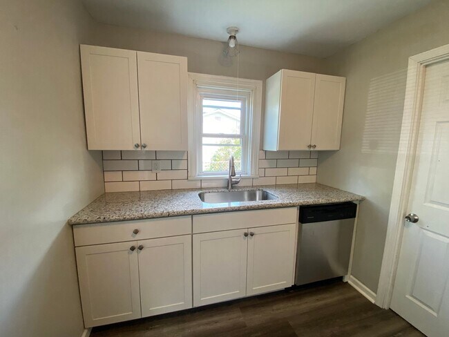Foto del edificio - $250 off Move-in Special!!! Renovated 2 Be...