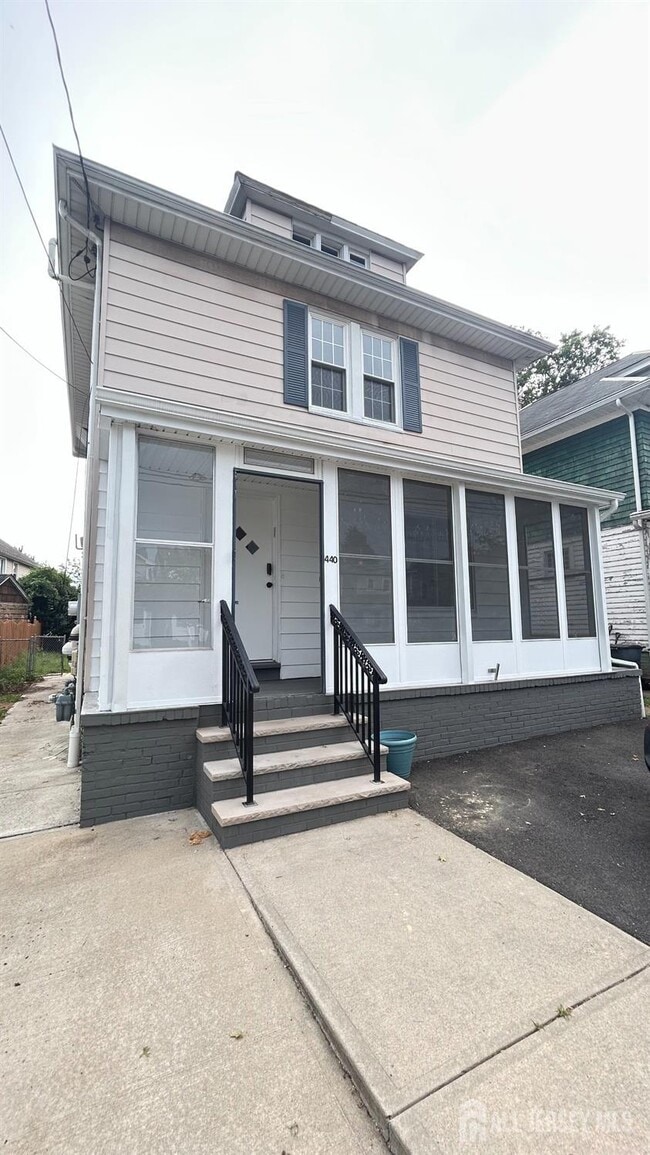Building Photo - 440 Denison St