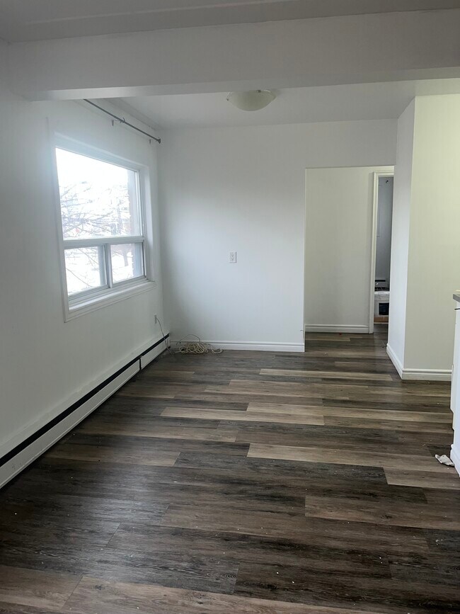 Building Photo - 21 Stirling Ave S