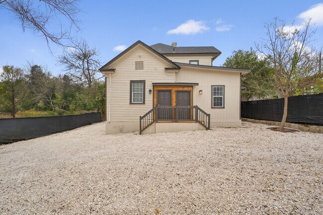 Building Photo - 413 Nopal St