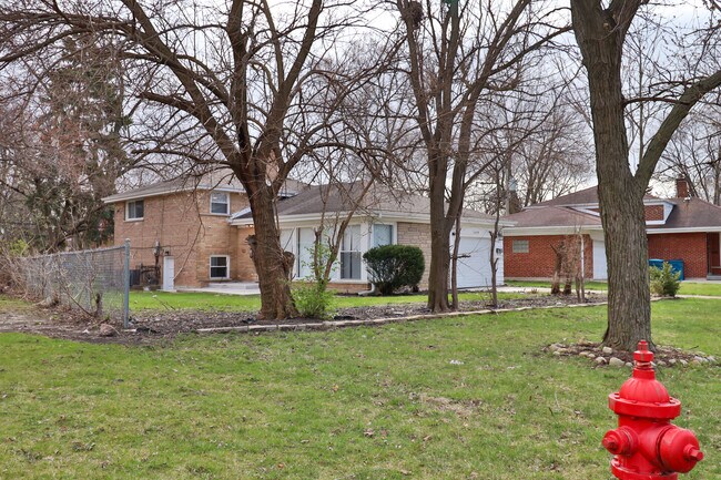 Building Photo - 16039 Marian Dr