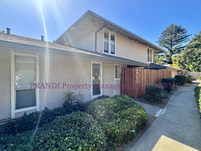 Updated Towhome with Washer/Dryer, Near Pa... - Updated Towhome with Washer/Dryer, Near Pa...