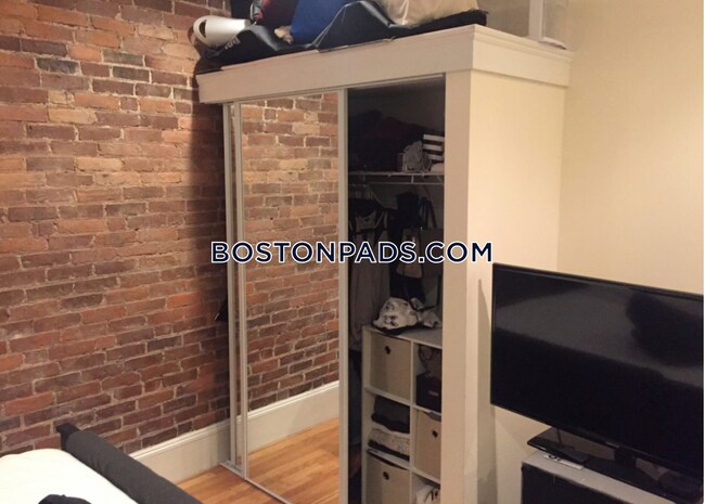 Foto del edificio - 56 Westland Ave