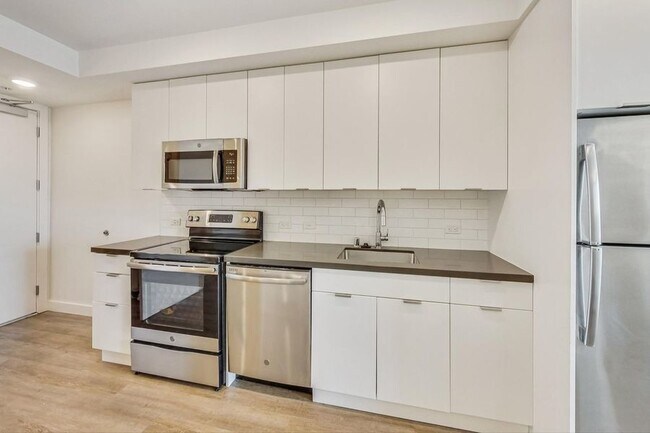 Building Photo - 4045 Broadway-212