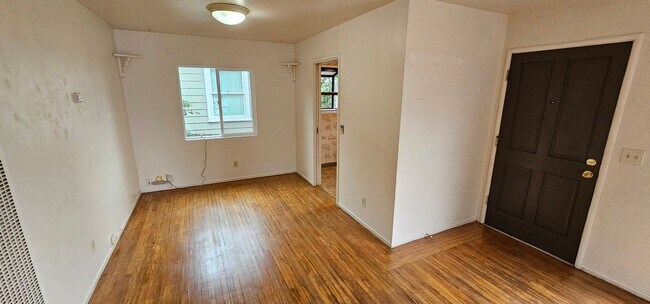 Building Photo - Walking Distance to Downtown Sebastopol