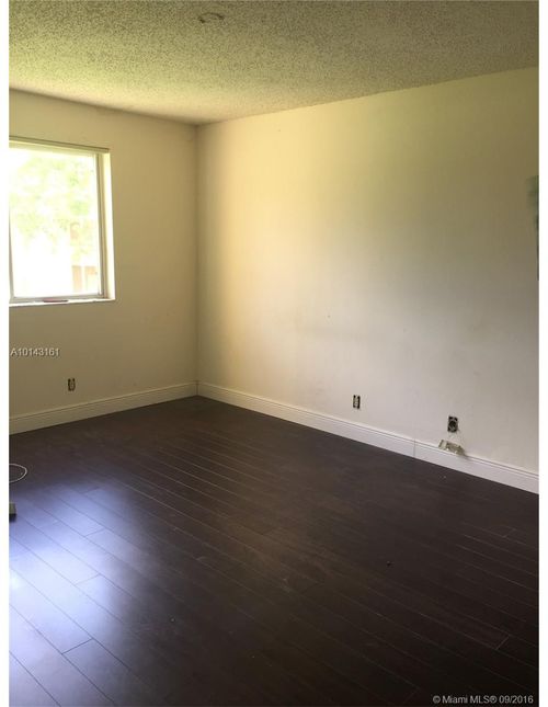 Building Photo - 2221 S Sherman Cir