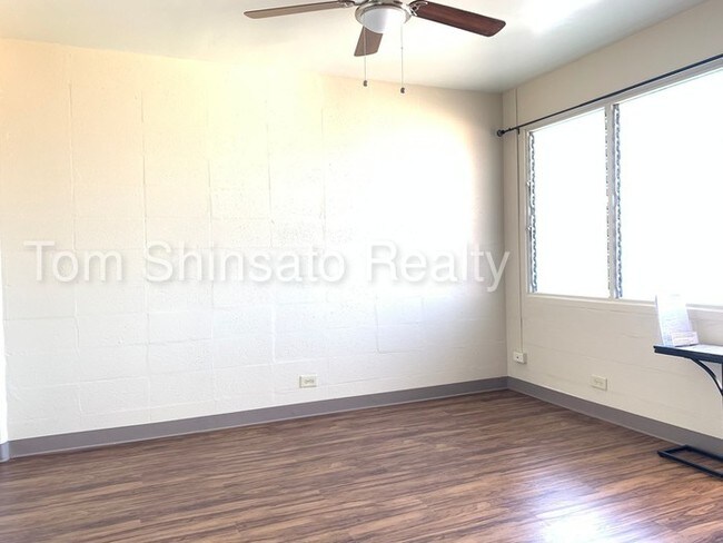 Building Photo - Ground floor one bed on Liliha Street!