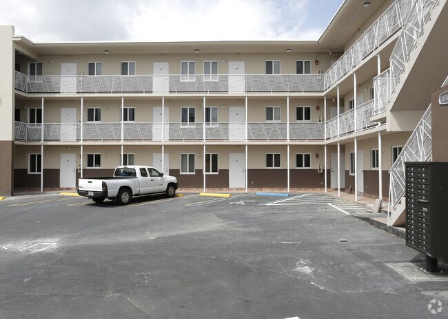 Foto del edificio - 1001-1003 NW 62nd St