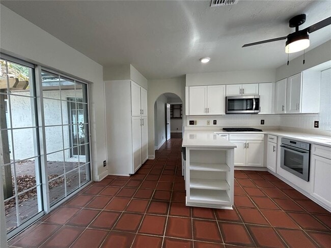 Building Photo - 3322 NW 39th Ter