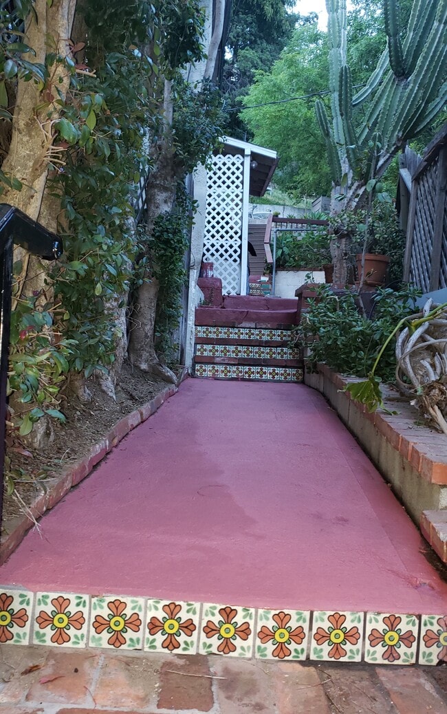 Building Photo - 8465 Kirkwood Dr