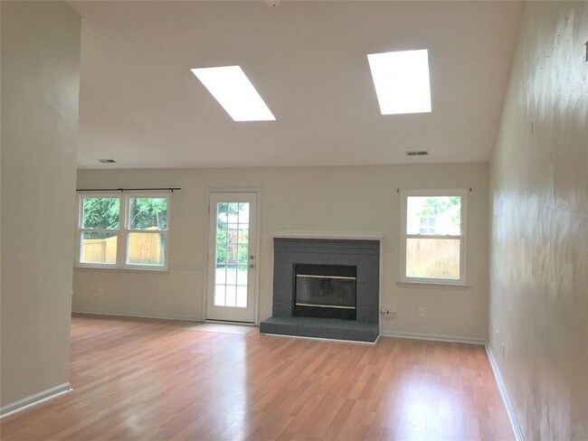 Building Photo - 1932 Rossini Drive
