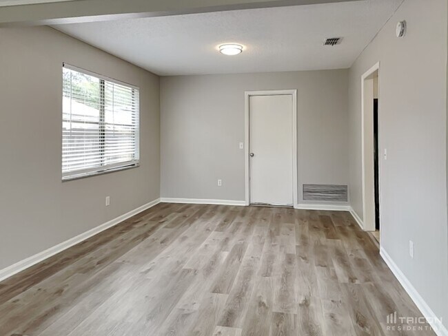 Building Photo - 620 Thomas McKeen Street Orange Park FL