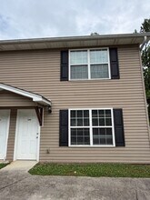 Building Photo - 1299 Pond St SE