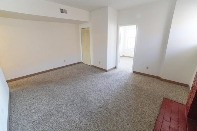 Building Photo - 5578 Pershing Ave
