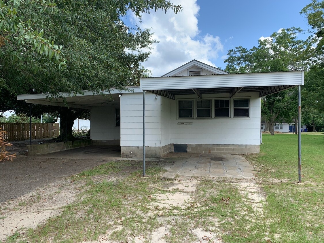 Building Photo - 313 Corman Ave