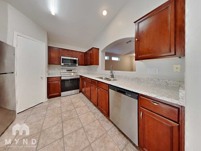 Foto del edificio - 12418 W Valentine Ave