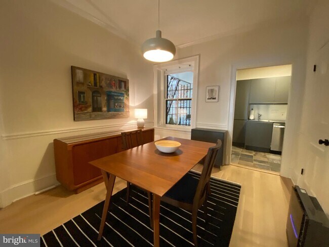 Foto del edificio - 3020 Dent Pl NW