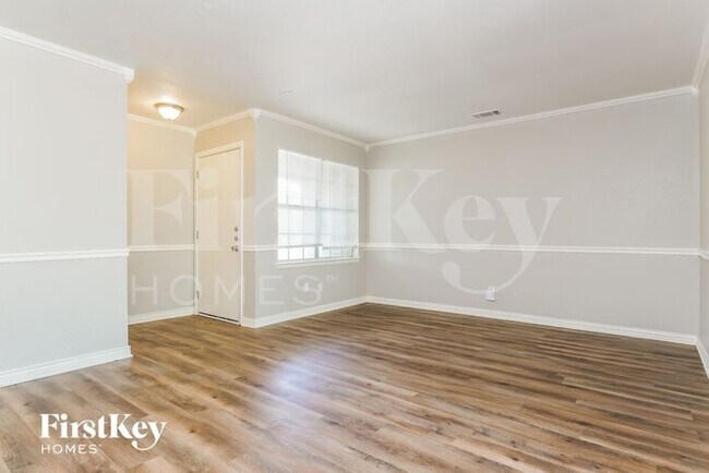 Foto del edificio - 6530 Gentle River Dr