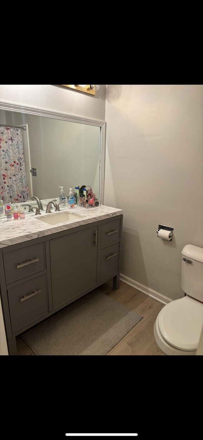 Foto del edificio - 1351 N Western Ave