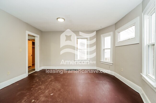 Building Photo - 196 N Burgess Ave