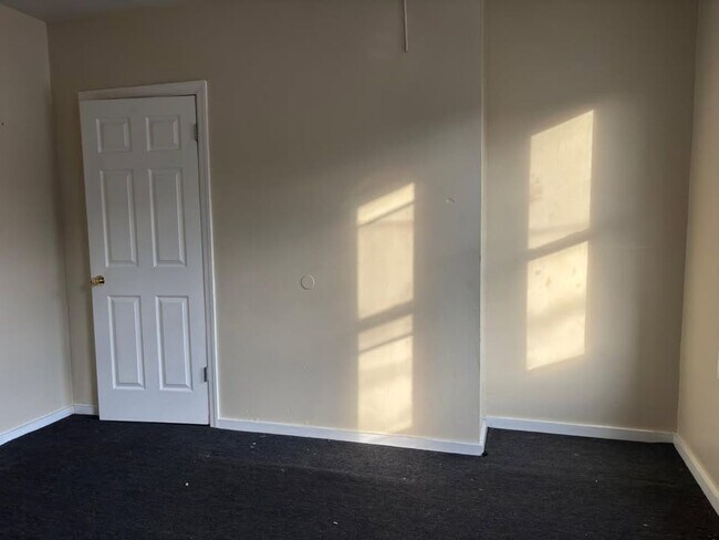 Building Photo - 32 Hillman St