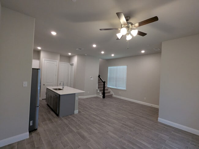 Building Photo - 4237 Shavano Dr