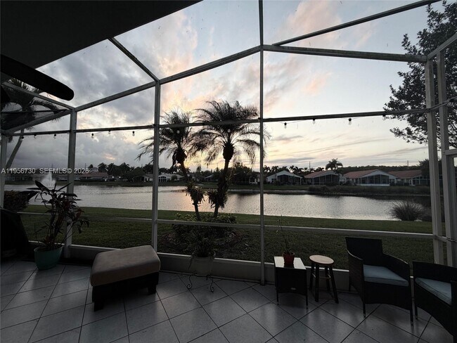 Foto del edificio - 10390 Utopia Cir E