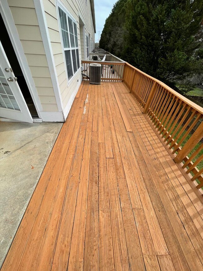 Building Photo - Courtyard Way Subdivision -END UNIT!