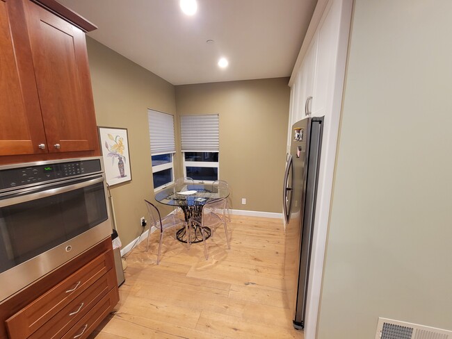 Dining area - 410 Miramar Dr