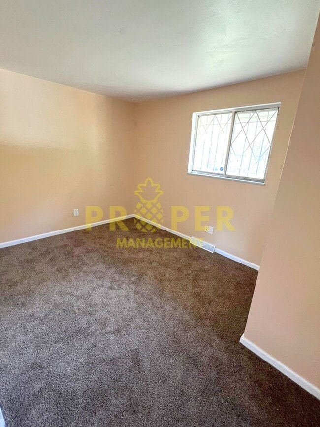 Building Photo - 2 bedrooms 1 bathroom house