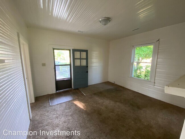 Building Photo - 2 br, 1 bath House - 912 Jackson Street