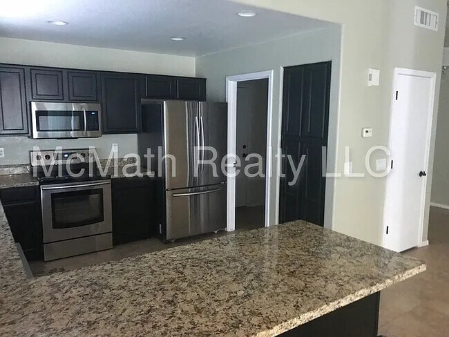 Building Photo - Beautiful 3-bedroom 2-bathroom