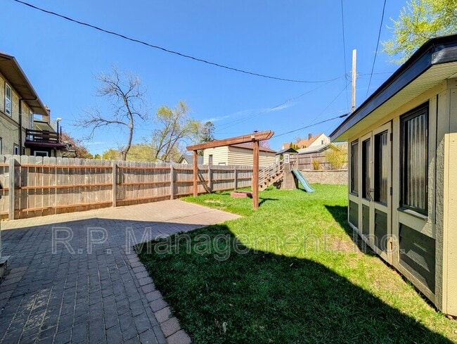 Building Photo - 636 Gotzian St