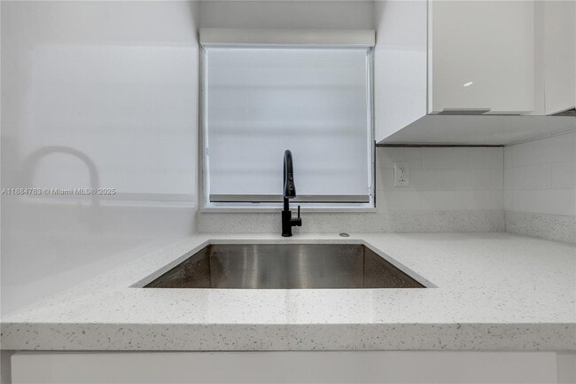 Foto del edificio - 2464 SW 22nd St