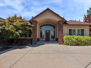 Building Photo - 30 Fox Glove Ct