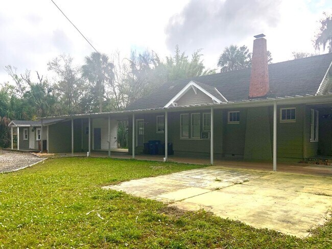 Building Photo - Available April - SHORT TERM