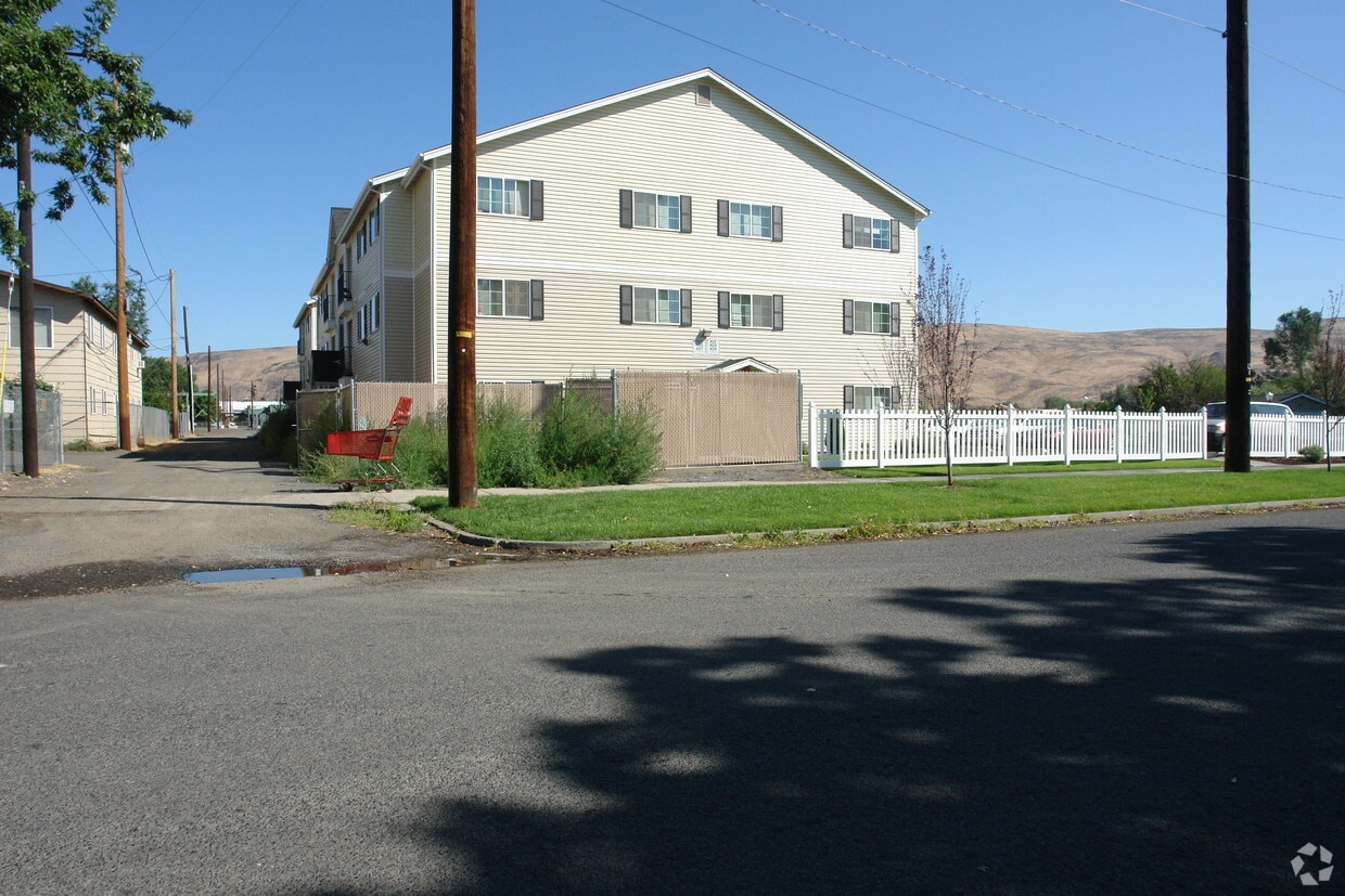 Building Photo - East Ridge Apartments