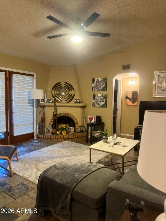 Building Photo - 7300 N Dreamy Draw Dr