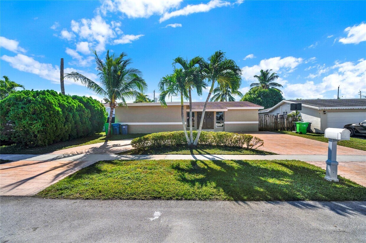 Primary Photo - 9650 NW 24th St