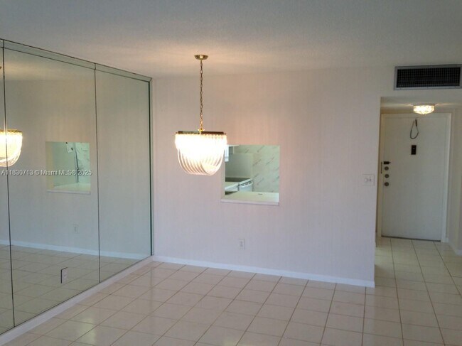 Foto del edificio - 6070 NW 64th Ave