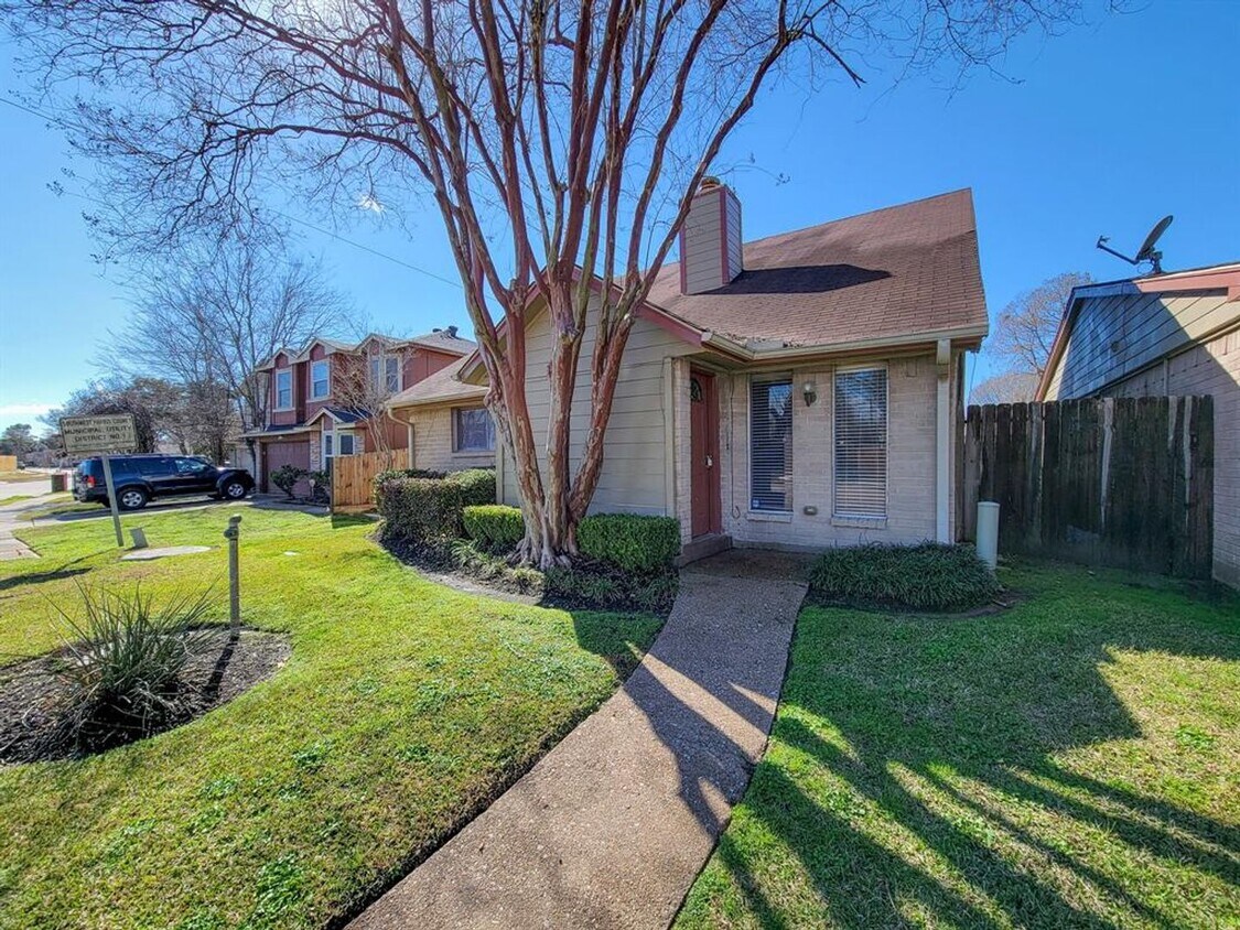 Primary Photo - 12404 Riva Ridge Ln
