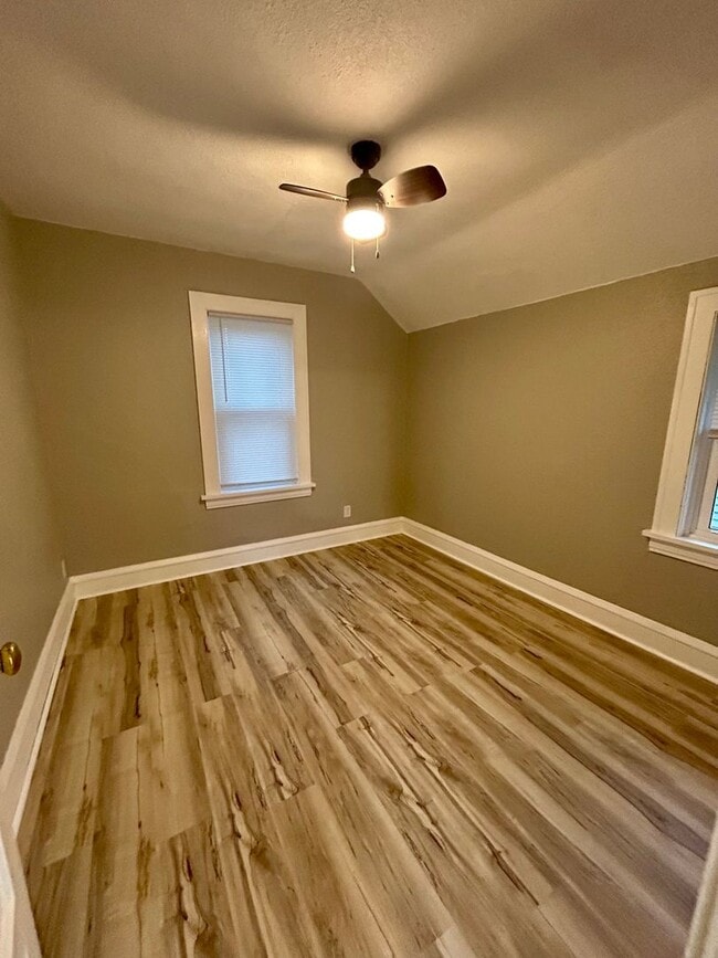 Foto del edificio - 906 North 6th Ave E