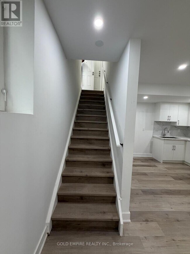 Building Photo - 1612 Capri Cres