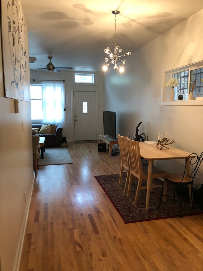 Foto del edificio - 1526 N Artesian Ave