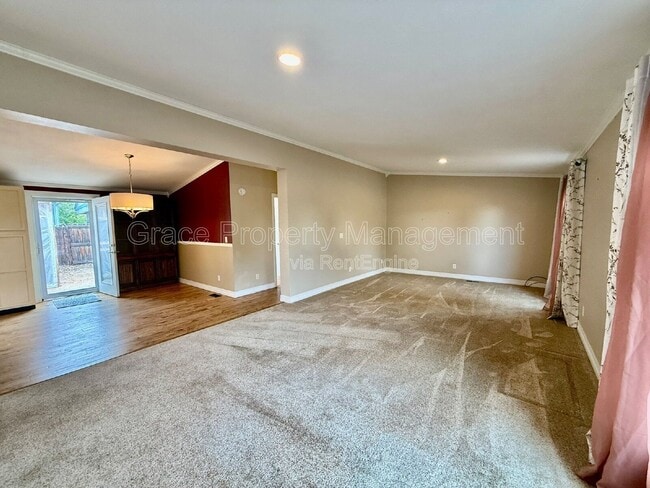 Building Photo - 501 Prairie Ave
